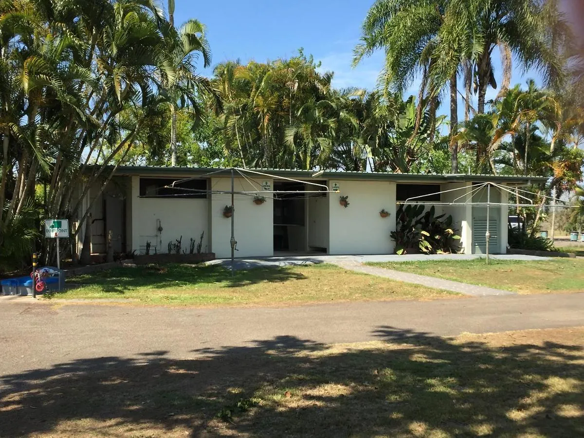Ingham Tourist Park Hotel 2*,
