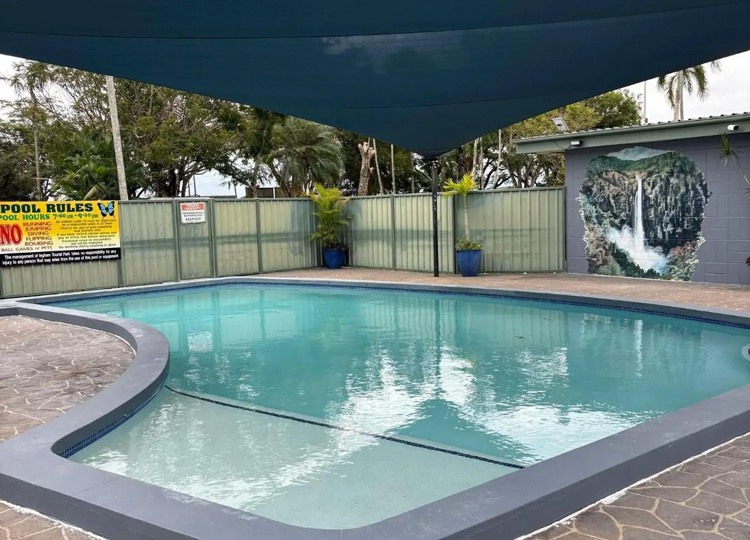 Ingham Tourist Park Hotel Campsite